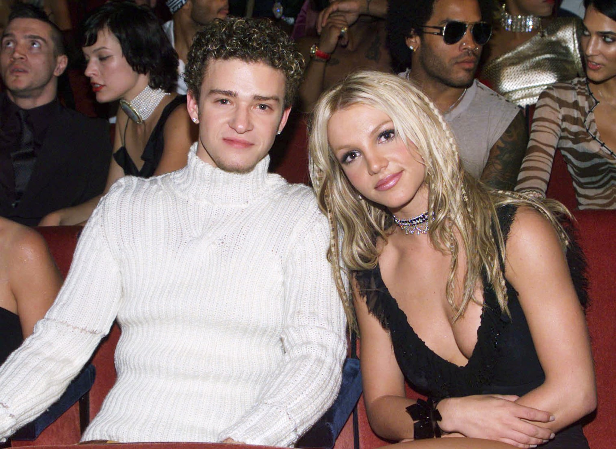 NEW YORK - SEPTEMBER 07: Singers Britney Spears and Justin Timberlake in the audience at the 2000 MTV Music Video Awards in New York, in the United States of America on the 7th of September 2000.(Photo by Dave Hogan/Getty Images)