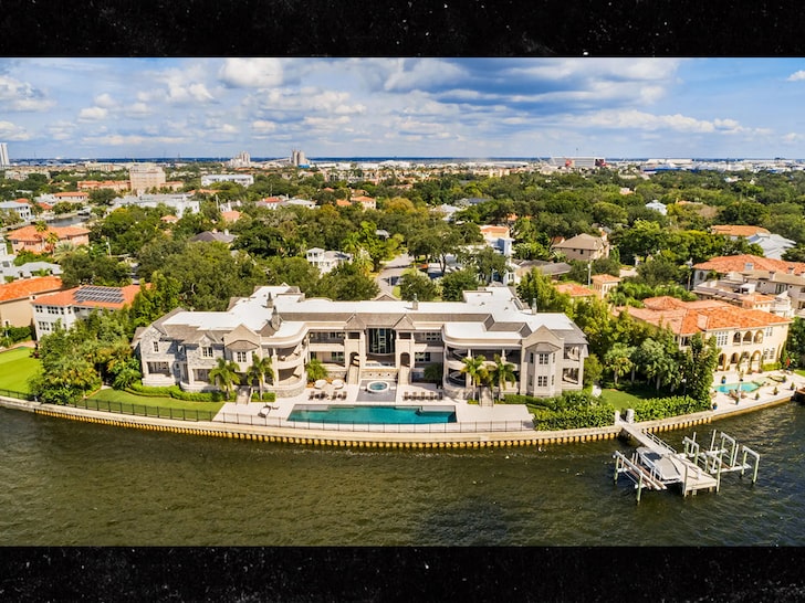 Derek Jeter Selling Tampa Mansion After Renting It to Tom Brady, $29 Mil!