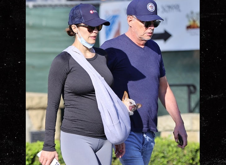 Katharine McPhee Pregnant, Showing Off Baby Bump with David Foster