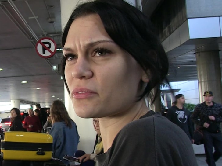 Jessie J Temporarily Hospitalized, Deaf and Unable to Walk from Ménière’s disease