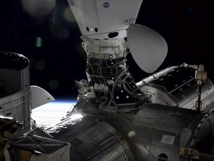 NASA Astronauts Get Holiday Resupply Sent to ISS, Fresh Fruit & Grub