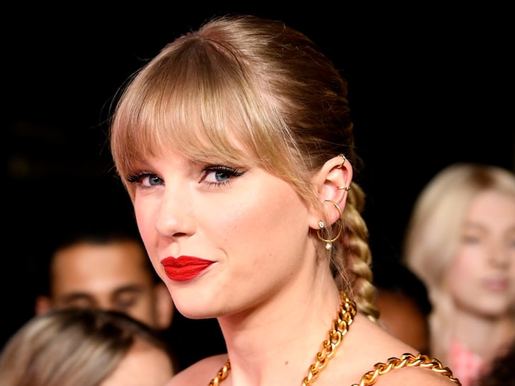 Taylor Swift Donates $13k Each to 2 Moms Struggling Due to COVID-19