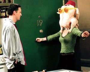 Courteney Cox Shows How She Was Able to Stick a Turkey on Her Head