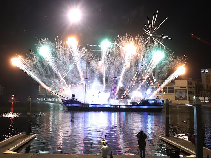 Tampa Pirate Ship Lights Up with Fireworks, Kicks Off Super Bowl Week
