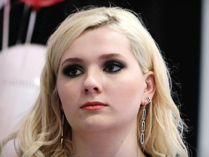 Abigail Breslin's Dad Dead at 78 From COVID