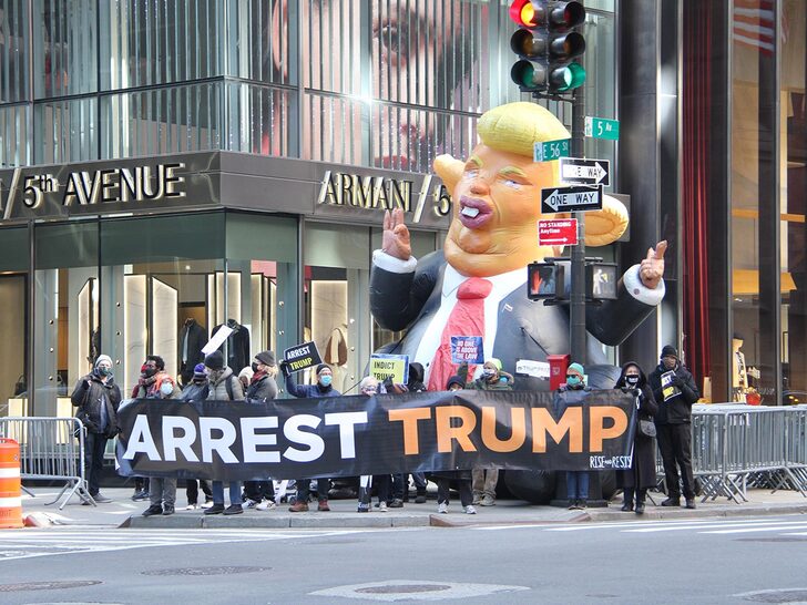 Donald Trump Draws Protestors in First NYC Trip Since Leaving White House