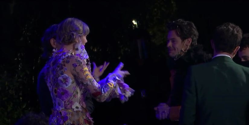 Taylor Swift & Harry Styles’ Sweet Reunion at the Grammys 2021