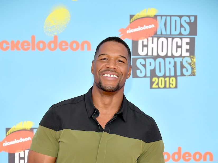 Goodbye, Gap! Michael Strahan Shows Off His New Look