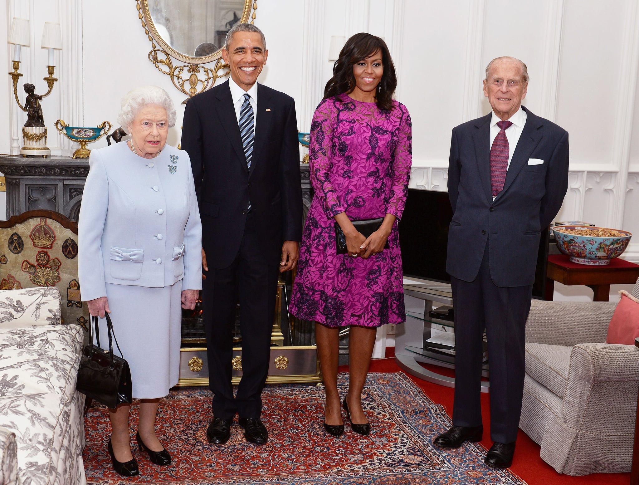 (L-R) Britain's Queen Elizabeth II, US President Barack Obama, US First Lady Michelle Obama and Prince Philip, Duke of Edinburgh, pose for a photograph in the Oak Room ahead of a private lunch at Windsor Castle in Windsor, southern England, on April, 22, 2016.  / AFP PHOTO / POOL / John Stillwell        (Photo credit should read JOHN STILLWELL/AFP via Getty Images)