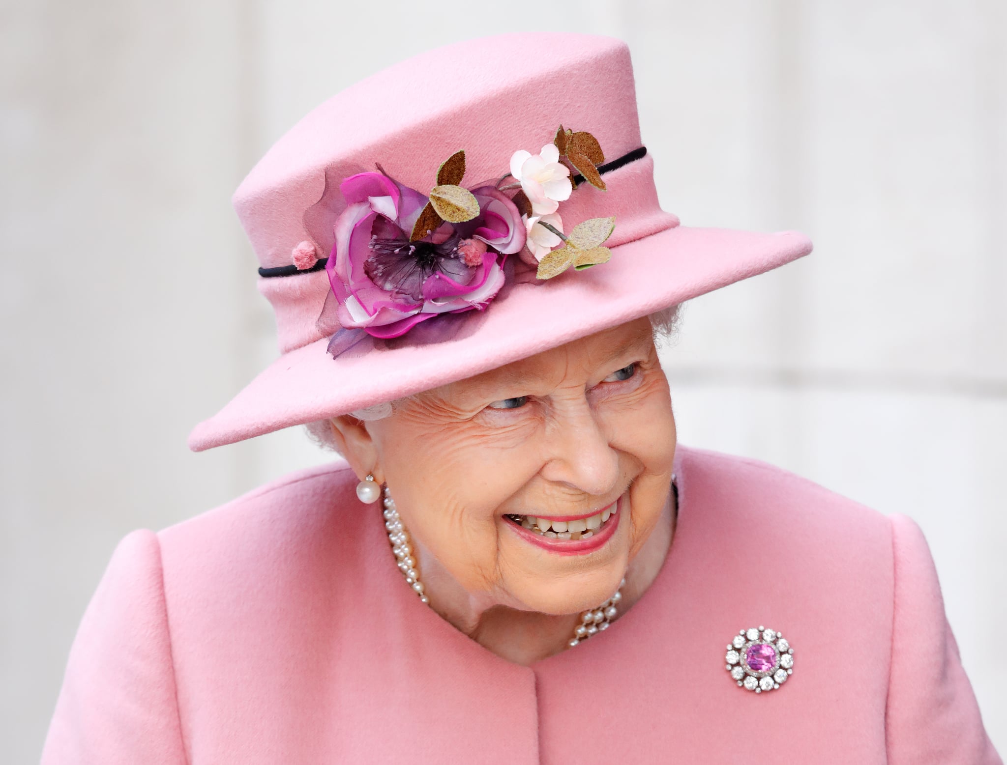 LONDON, UNITED KINGDOM - MARCH 19: (EMBARGOED FOR PUBLICATION IN UK NEWSPAPERS UNTIL 24 HOURS AFTER CREATE DATE AND TIME) Queen Elizabeth II visits King