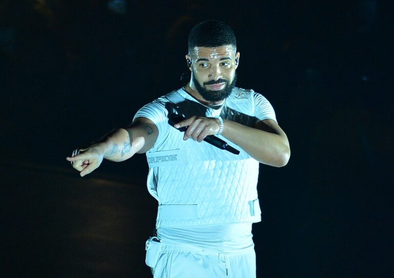 Drake Shocks Fans Shocked To See Him Drinking A Milk Shake & Balling In ...