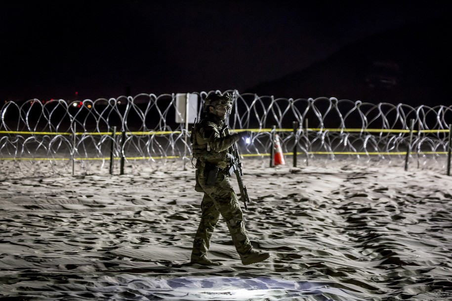 14 November 2018, Mexico, Tijuana: A soldier patrols the border between Mexico and the USA on the edge of a protest by residents of the Mexican city of Tijuana against the arrival of further migrants from Central America. The rally took place near the border with the USA. They called on the people to leave their camps directly at the border fence and go to the refugee shelters. The Central Americans would create dirt and insecurity, they said. Photo by: Omar Mart