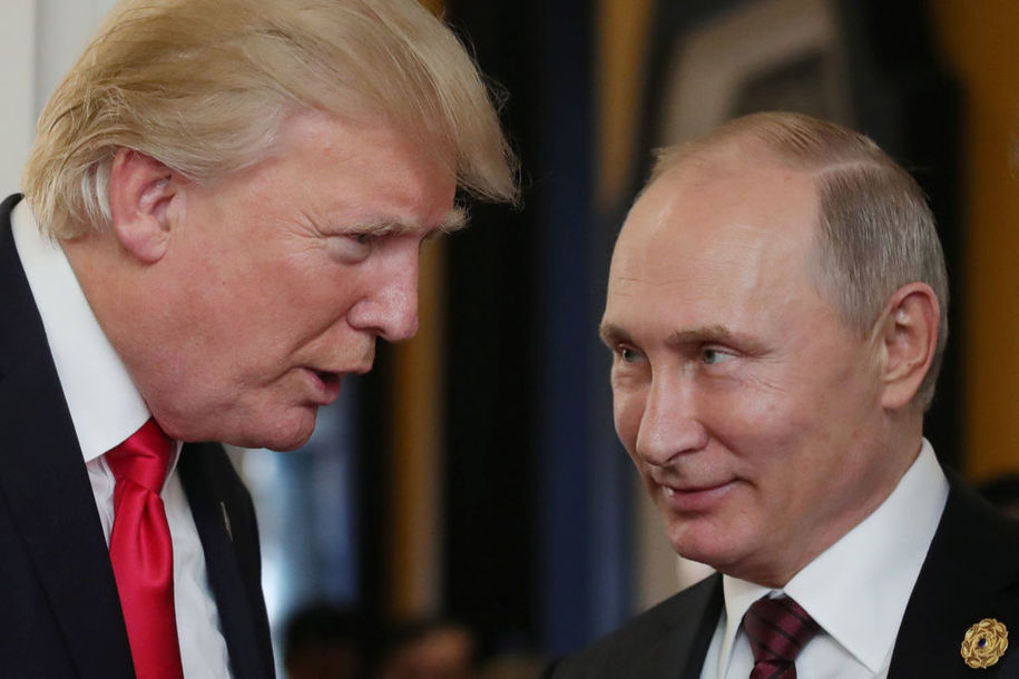US President Donald Trump (L) chats with Russia