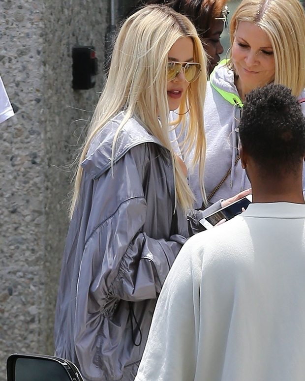 Khloe Kardashian Long Blonde Hair Makeover