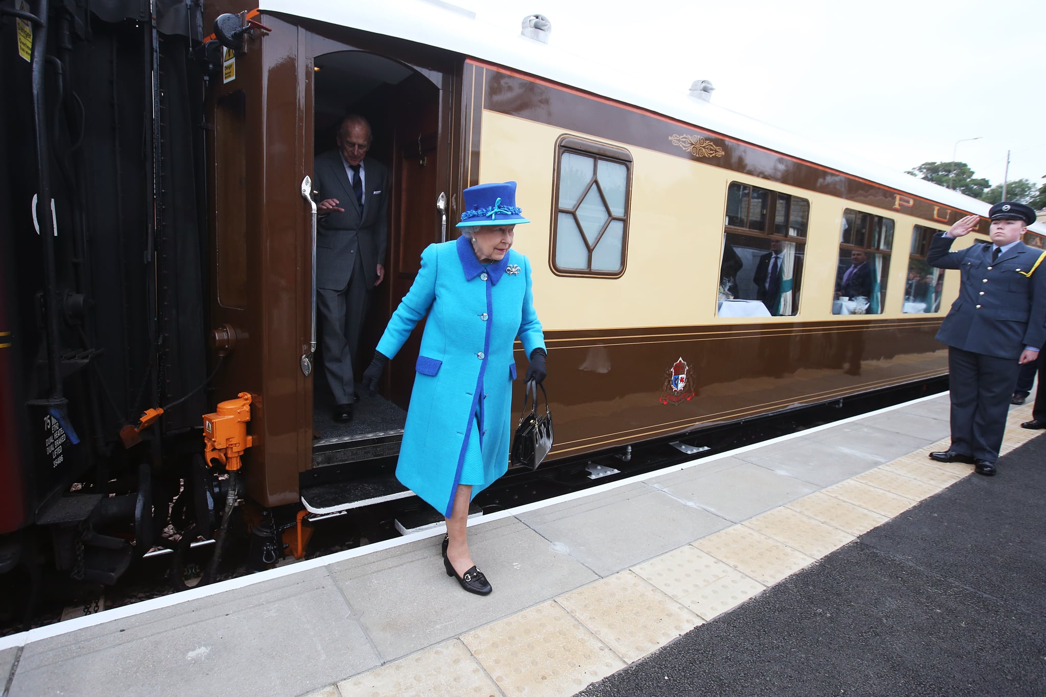 NEWTONGRANGE, SCOTLAND - SEPTEMBER 09:  Queen Elizabeth II arrives to greet well-wishers before she unveils a commemorative plaque at Newtongrange railway station on board the steam locomotive