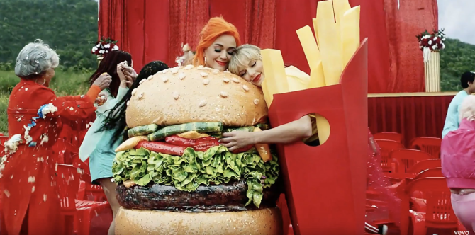 taylor swift katy perry hamburger fries Taylor Swift May Have Worked With Selena Gomez & Katy Perry On A New Song For Lover—OMFG