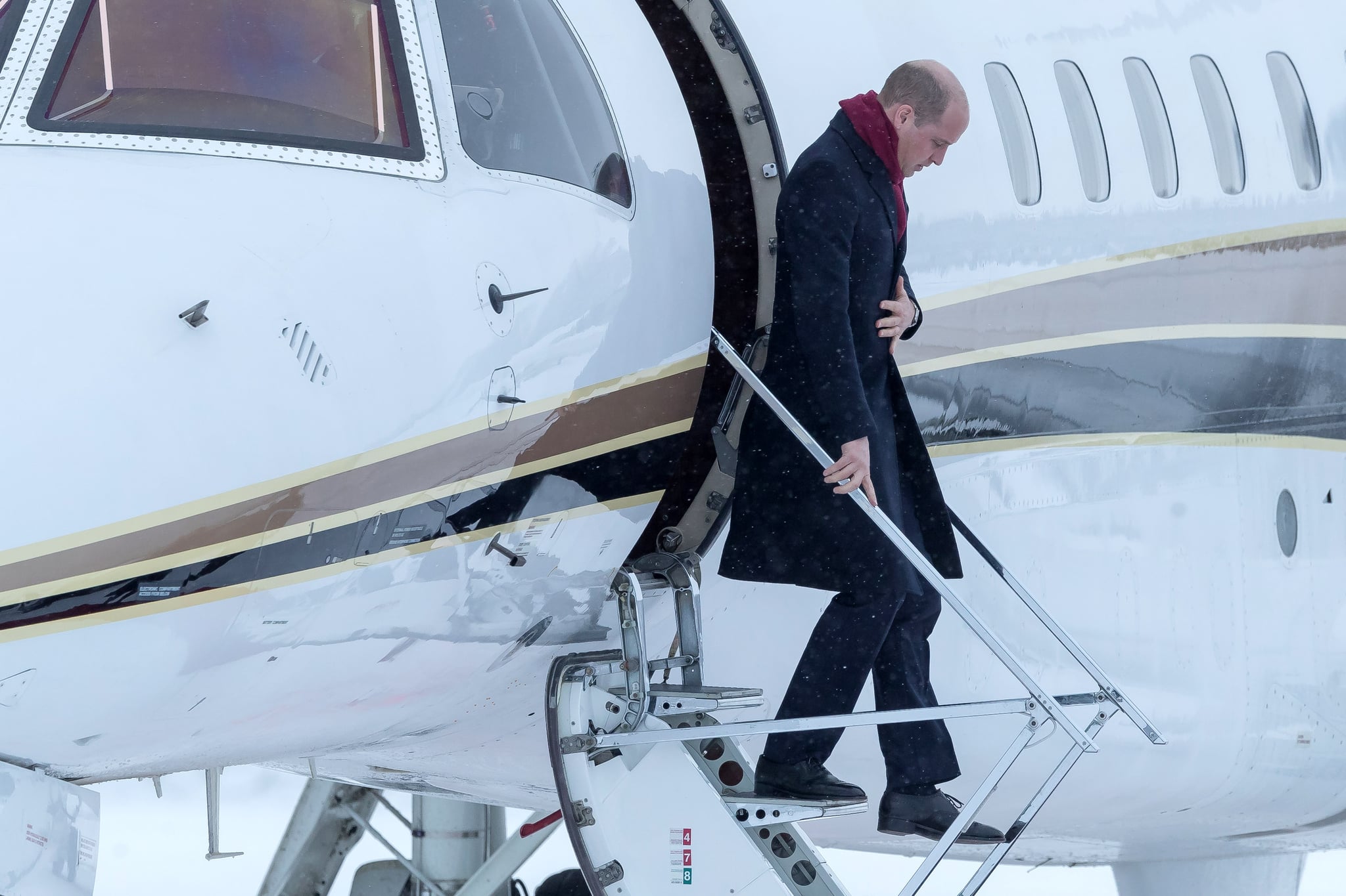 OSLO, NORWAY - FEBRUARY 01: Prince William, Duke of Cambridge walks down the steps of an aeroplane during as he arrives at the Gardermoen Air Force Base on day 3 of the royal visit to Sweden and Norway on February 1, 2018 in Oslo, Norway. (Photo by Nigel Waldron/Getty Images)