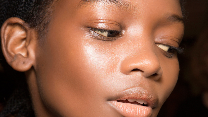 face gloss 3 Reasons Your Face Oil Isnt Giving You Glowy, Hydrated Skin