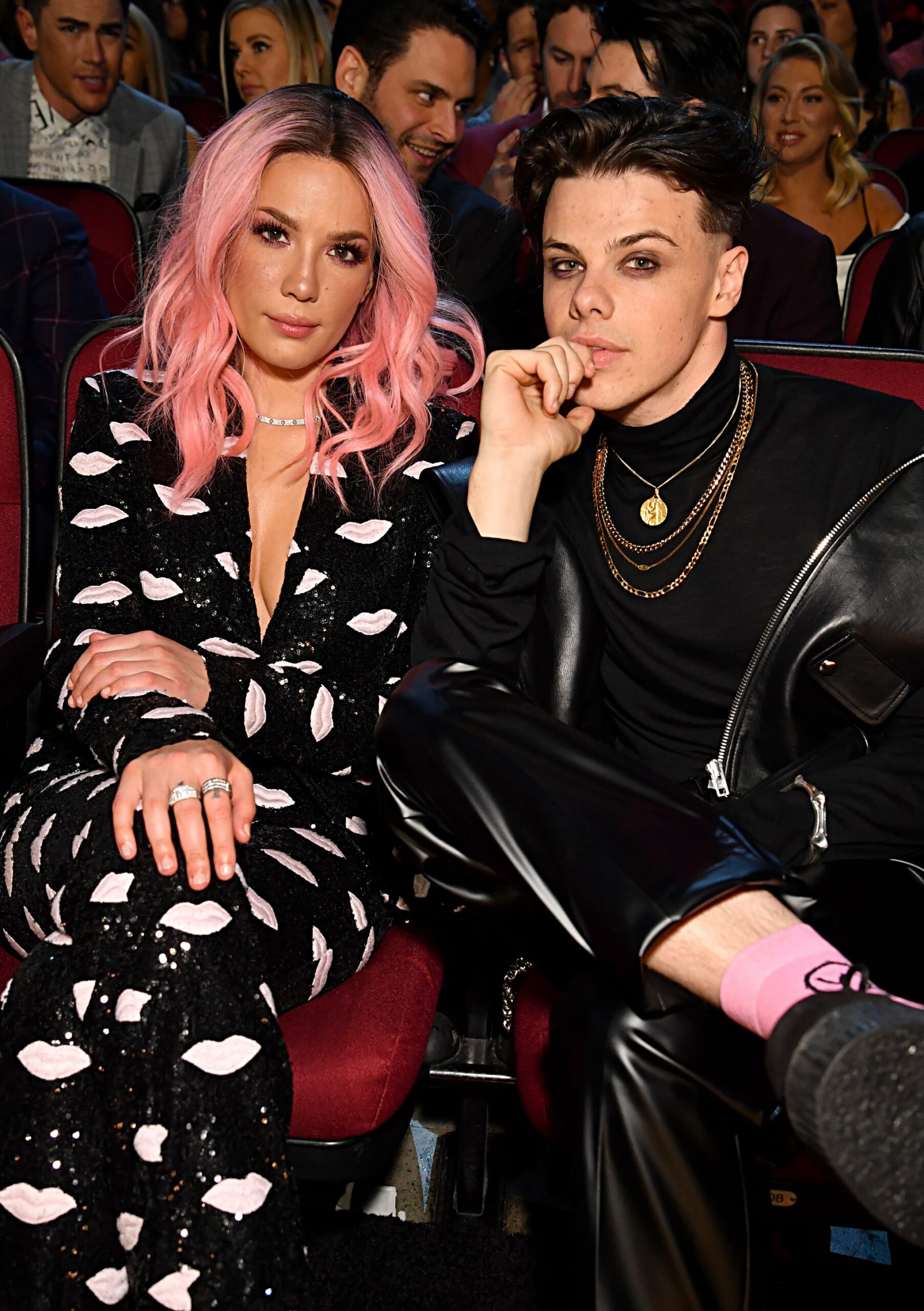 LOS ANGELES, CALIFORNIA - MARCH 14: (EDITORIAL USE ONLY. NO COMMERCIAL USE)  (L-R) Halsey and Yungblud attend the 2019 iHeartRadio Music Awards which broadcasted live on FOX at the Microsoft Theater on March 14, 2019 in Los Angeles, California. (Photo by Jeff Kravitz/FilmMagic for iHeartMedia )