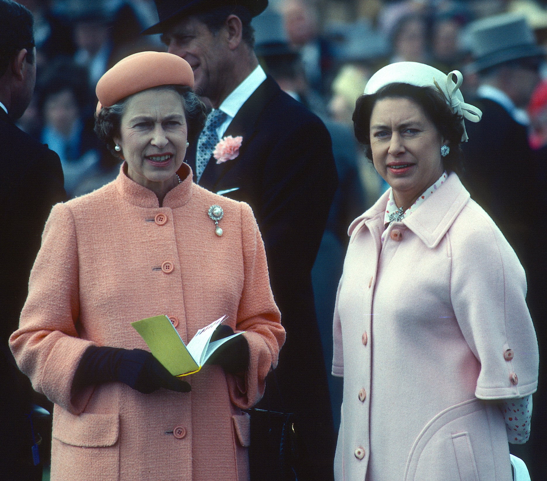 EPSOM, UNITED KINGDOM -JUNE 06:  Queen Elizabeth ll and her sister Princess Margaret attend the Epsom Derby on June 06, 1979 in Epsom,  England. (Photo by Anwar Hussein/Getty Images)