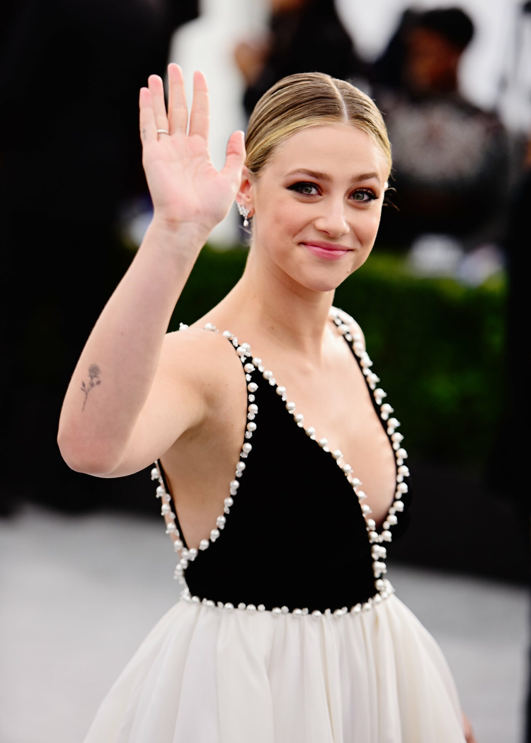 LOS ANGELES, CALIFORNIA - JANUARY 19:  Actor Lili Reinhart attends the 26th annual Screen Actors Guild Awards at The Shrine Auditorium on January 19, 2020 in Los Angeles, California. (Photo by Chelsea Guglielmino/Getty Images)